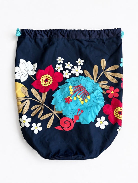 Vera Bradley Handbags - Vera Bradley Dorm Laundry Bag College Move-In Travel Hamper Navy Floral XL